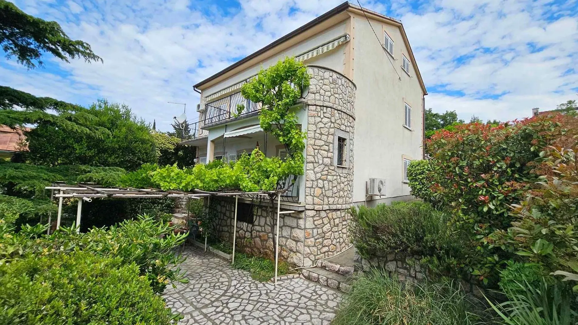 Apartment In Novi Vinodolski 15285